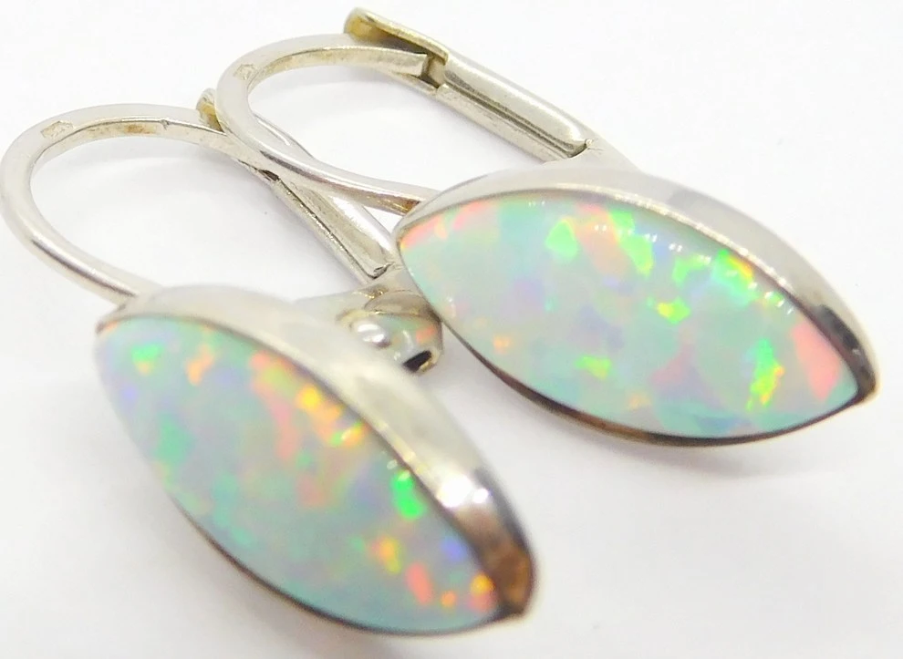 Klenoty Budín Dámské klasické náušnice z blého zlata s bílými opály na patent 585/1,96gr HK2221