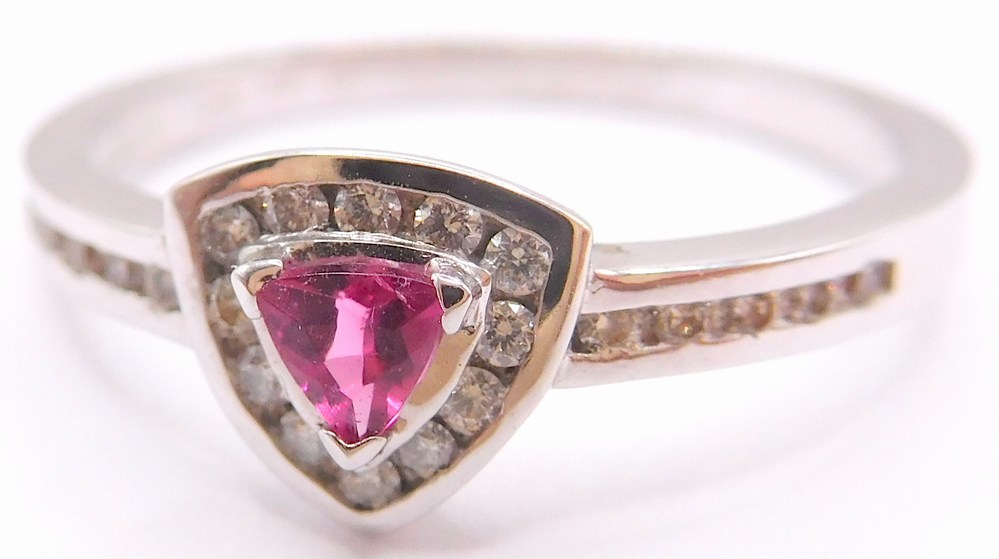 Klenoty Budín Diamantový mohutný zásnubní prsten se turmalínem 585/1,67g vel.53 SKLADEM J-24573 / D006