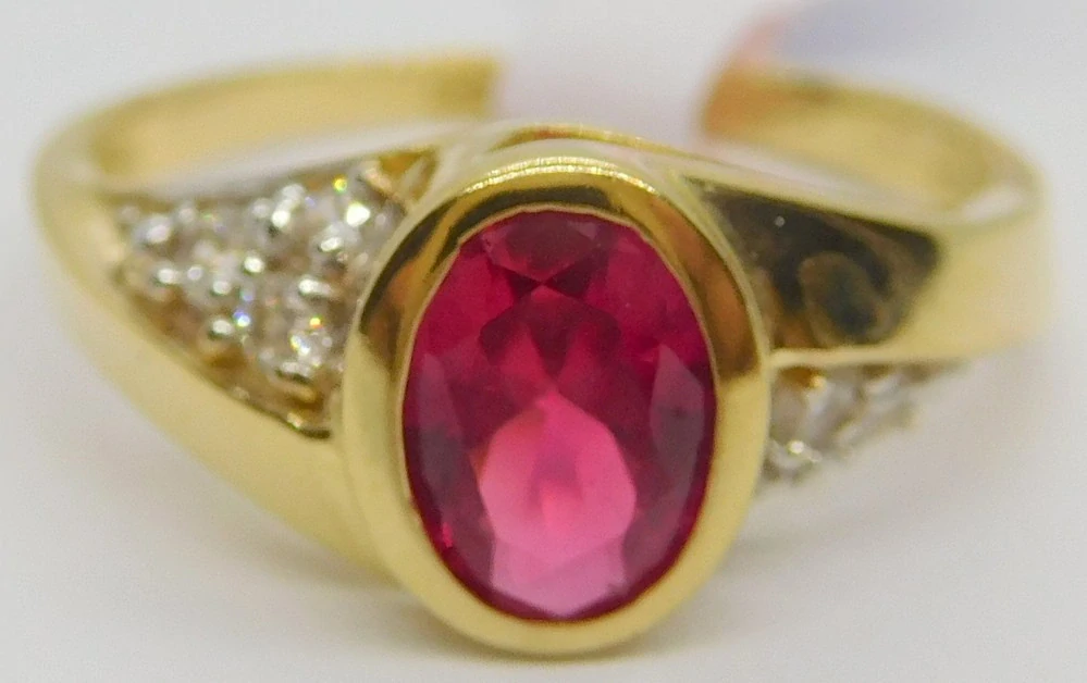 Klenoty Budín Zásnubní dámský zlatý prsten s velkým červeným rubínem a zirkony  585/2,45gr vel. 55 HK1203