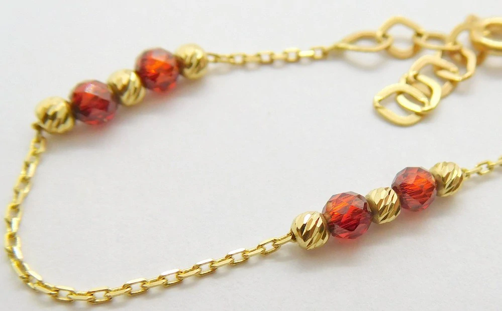 Klenoty Budín Dámský gravírovaný zlatý náramek na nohu s červenými rubíny 585/2,08gr 26-28,50cm HK7113