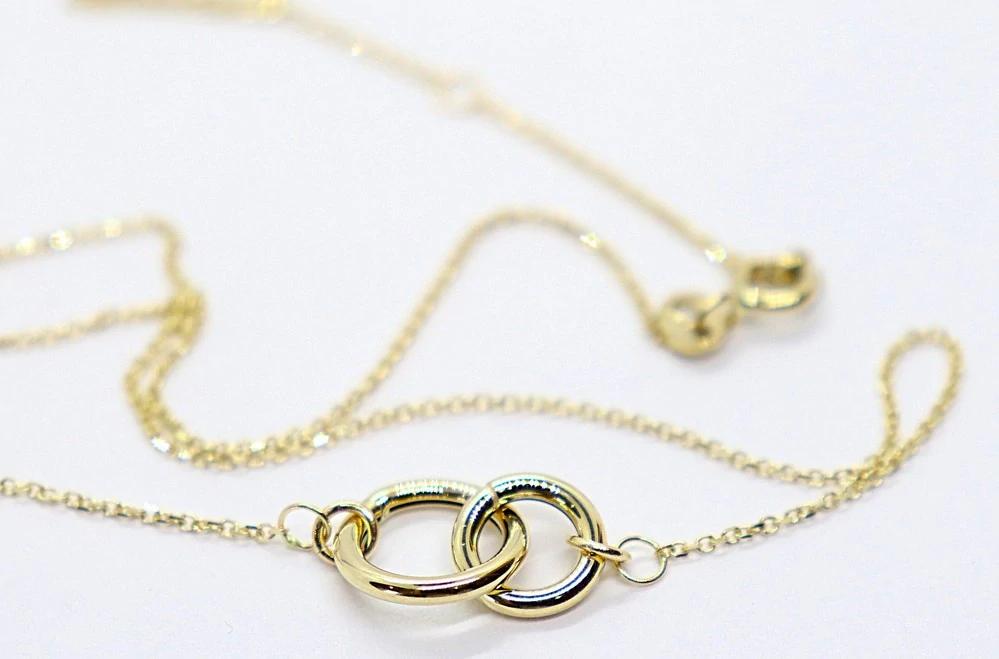 Klenoty Budín Dámský zlatý náhrdelník ze žlutého zlata s propletenými kroužky 585/1,48gr 42+3cm HK4070