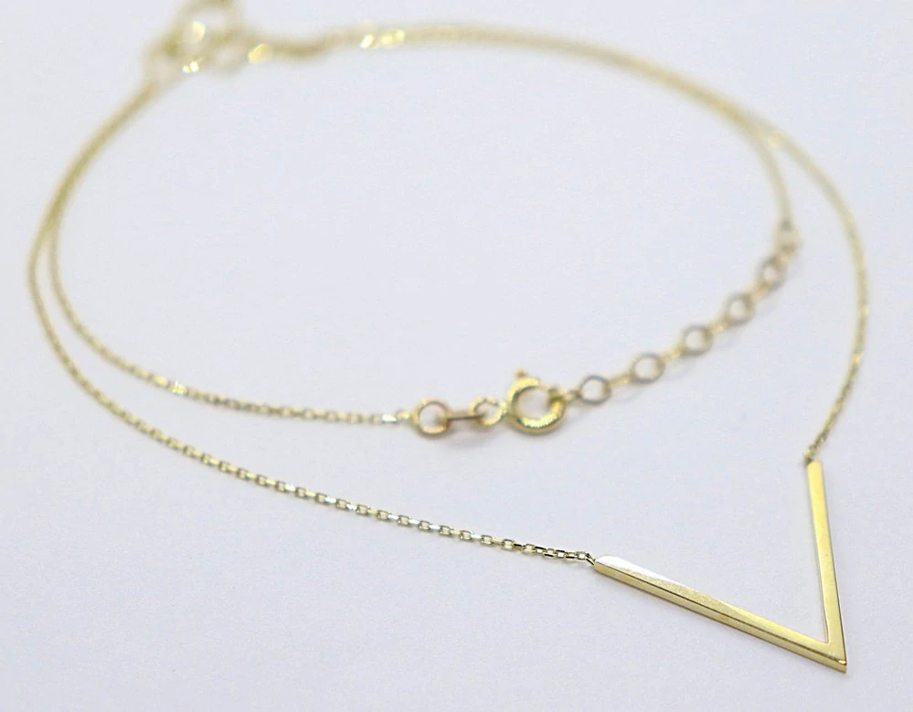 Klenoty Budín Dámský zlatý náhrdelník ze žlutého zlata s přívěskem "V" 585/1,71gr 42+3cm HK4072