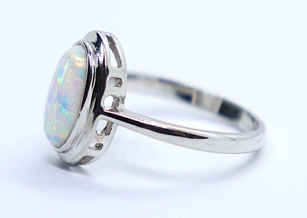 Klenoty Budín Dámský prsten z bílého zlata s velkým bílým opálem 585/2,70gr vel. 51 HK1246