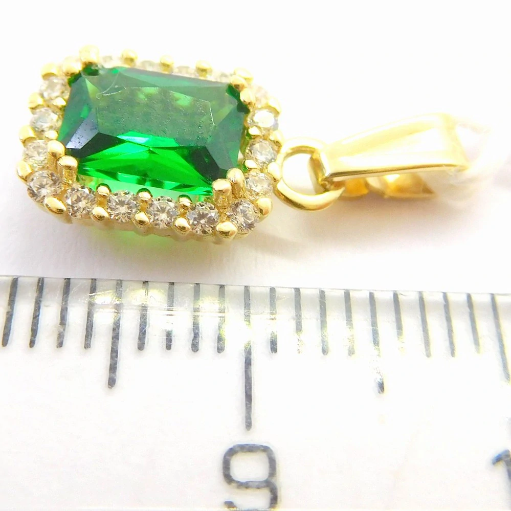 Klenoty Budín Dámský zlatý přívěsek se zirkony a velkým zeleným smaragdem 585/1,21gr HK3263