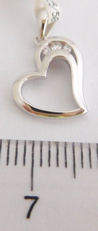 Klenoty Budín Diamantový zlatý přívěsek z bílého zlata - srdíčko s brilianty 585/1,05g 3870085