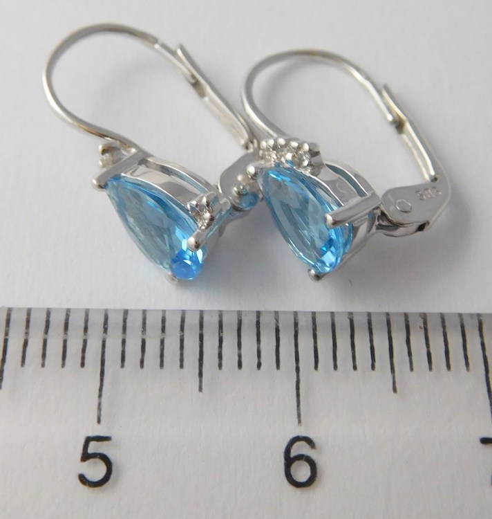 Klenoty Budín Zlaté diamantové náušnice s brilianty a modrými topazy 585/1,68gr 3880151