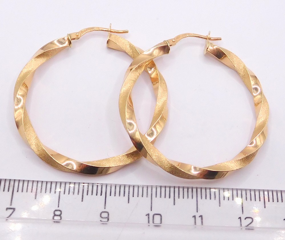 Klenoty Budín Dámské kruhové gravírované zlaté náušnice 3,5cm 585/2,76gr HK2421