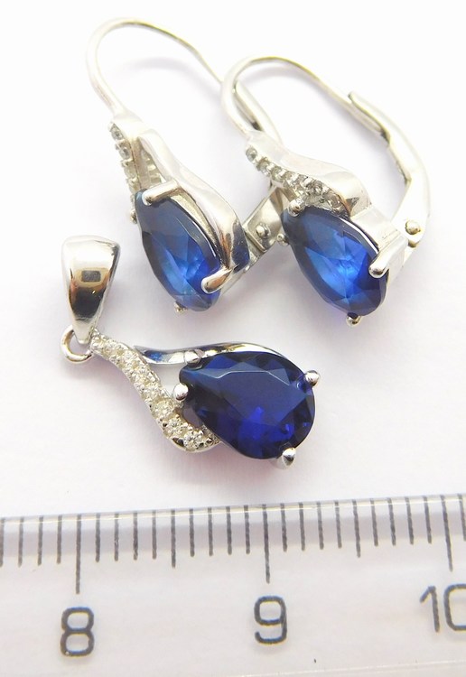 Klenoty Budín Rhodiovaná stříbrná souprava s modrými safíry a zirkony 925/1000 030799400001