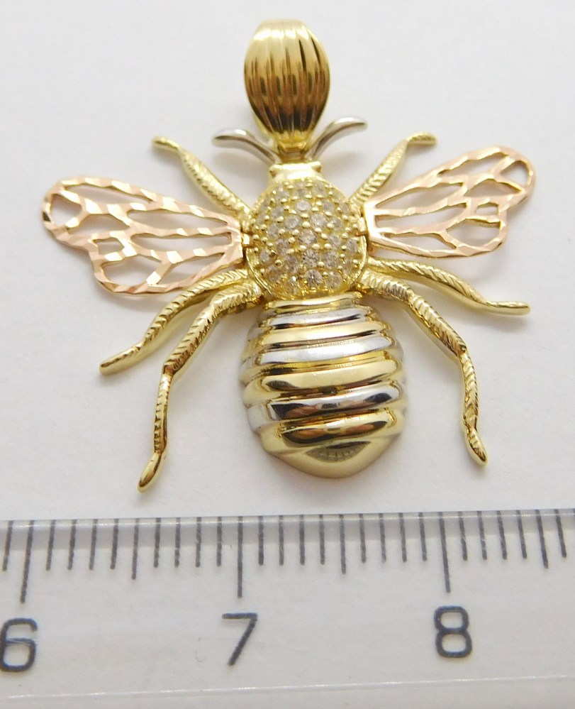 Klenoty Budín Mohutný zlatý přívěsek - včelka ze tří barev zlata 585/2,96gr HK3110