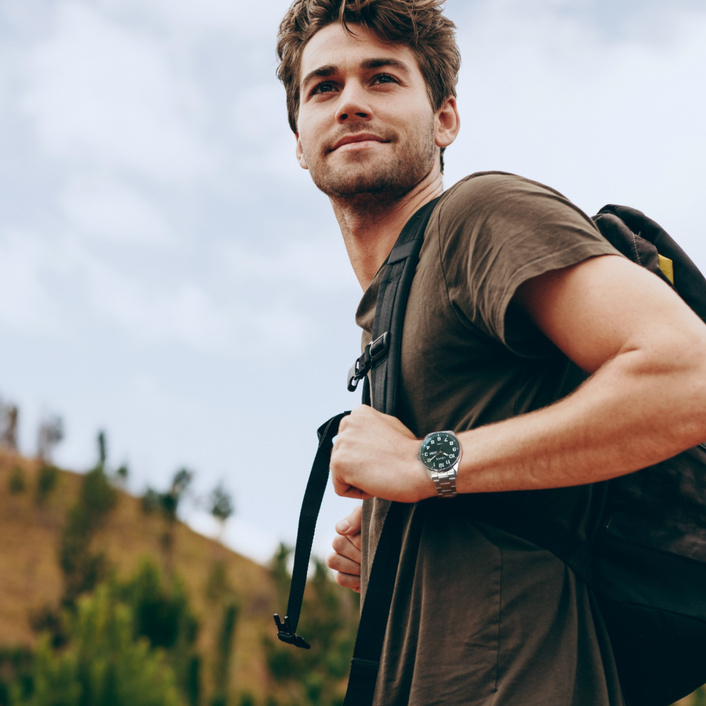 LAVVU Ocelové pánské hodinky BERGEN Green se svítícími čísly LWM0146 zelený číselník