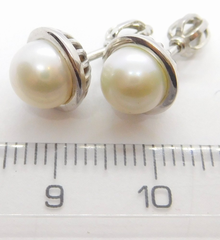 Klenoty Budín Dámské peckové zlaté náušnice s bílými perlami na šroubek 585/3,08gr HK2143