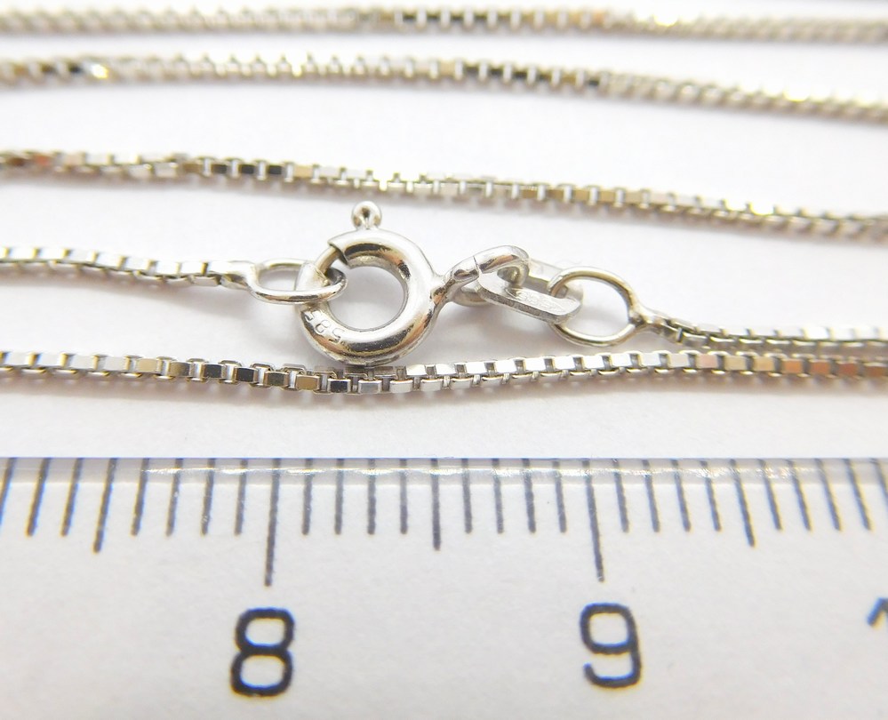 Klenoty Budín Dámský pevný přívěskový zlatý řetízek z bílého zlata VENEZIA 585/1,64gr 50cm HK6292