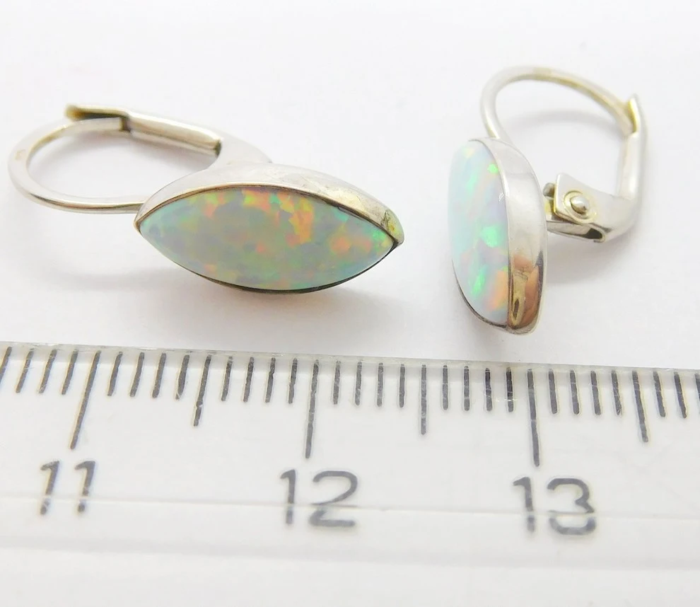 Klenoty Budín Dámské klasické náušnice z blého zlata s bílými opály na patent 585/1,96gr HK2221