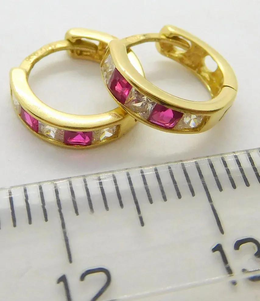 Klenoty Budín Dětské zlaté náušnice kroužky ze žlutého zlata se zirkony a rubíny 585/1,25gr H343