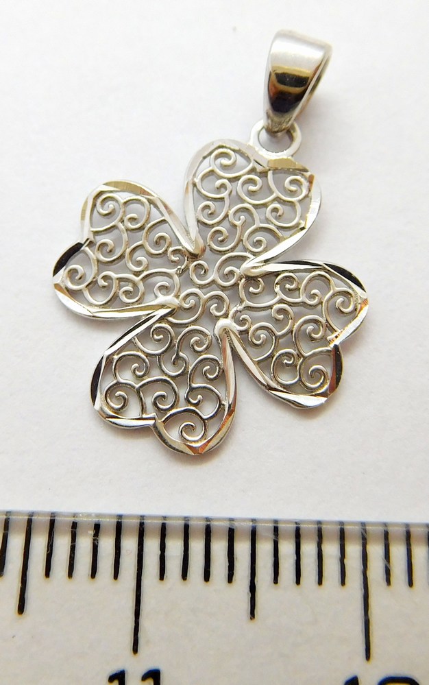 Klenoty Budín Dámský srdíčkový přívěsek čtyřlístek ze srdíček pro štěstí z bílého zlata 585/0,87gr 01552