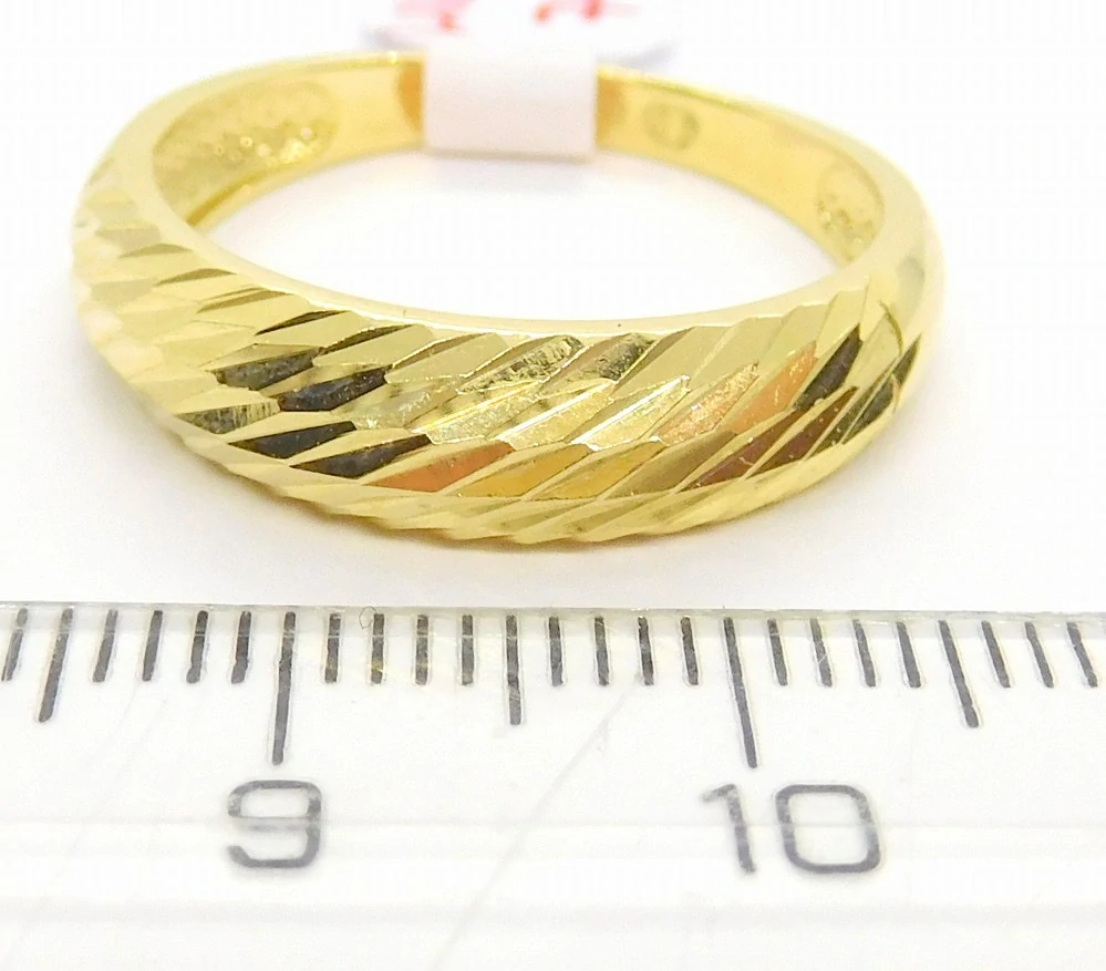 Klenoty Budín Mohutný dámský zlatý prsten s gravírováním 585/2,33gr vel. 60 HK1190