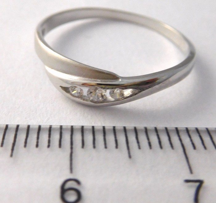 Klenoty Budín Dámský zlatý prsten se třemi zirkony 585/1,19gr vel. 55 323041197