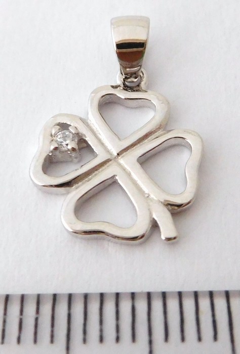 Klenoty Budín Krásný stříbrný přívěšek se zirkony - čtyřlístek 030316200005