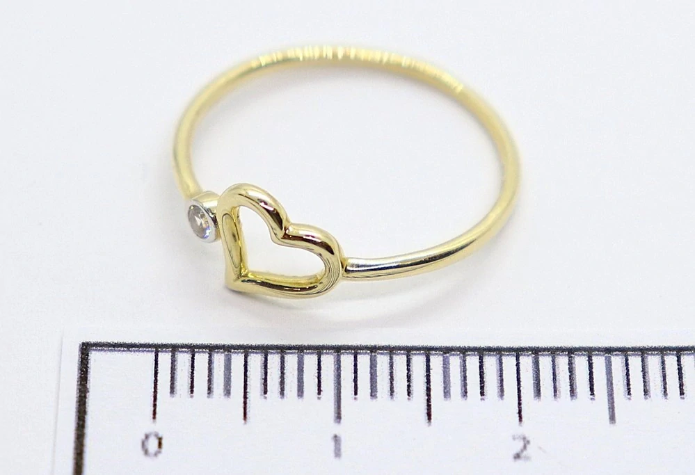 Klenoty Budín Dámský zlatý prsten se zirkonem v srdíčku 585/1,14gr vel. 55 HK1256
