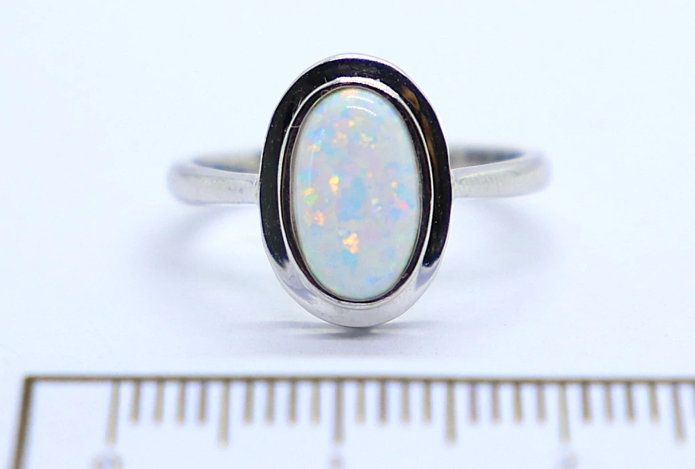 Klenoty Budín Dámský prsten z bílého zlata s velkým bílým opálem 585/2,70gr vel. 51 HK1246