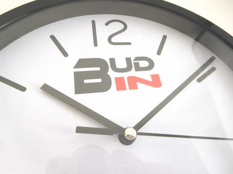 Klenoty Budín - Černé nástěnné netikající hodiny s plynulým chodem BUD-IN C1702.1