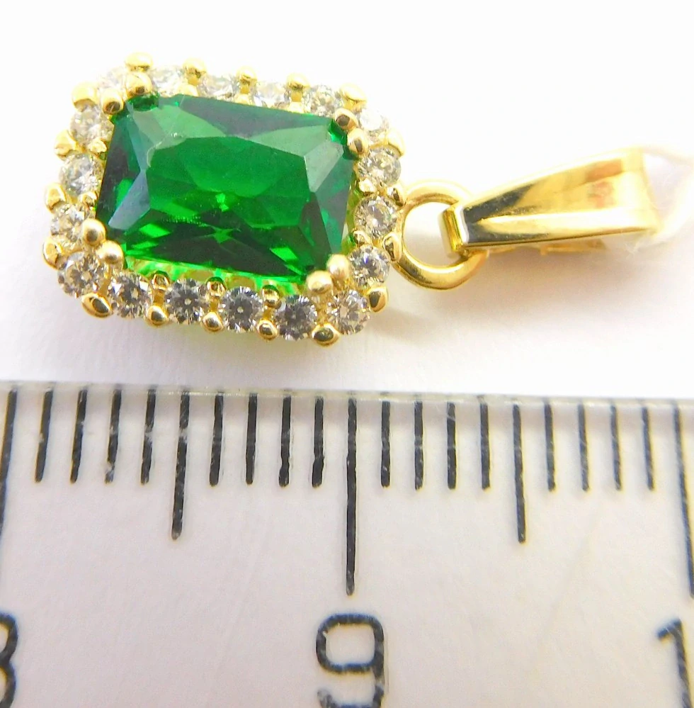 Klenoty Budín Dámský zlatý přívěsek se zirkony a velkým zeleným smaragdem 585/1,21gr HK3263