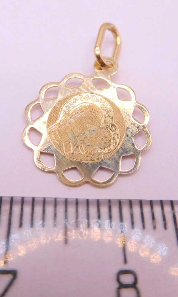 Klenoty Budín Dámský zlatý přívěsek s gravírováním madonka s dítětem 585/0,49gr HK3275