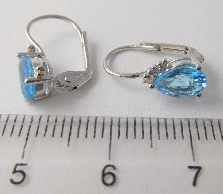 Klenoty Budín Zlaté diamantové náušnice s brilianty a modrými topazy 585/1,68gr 3880151