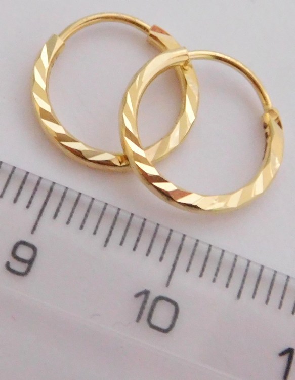 Klenoty Budín Malé gravírované zlaté kruhy ze žlutého zlata (hranaté) - pr. 14mm 585/1,05gr HK2324