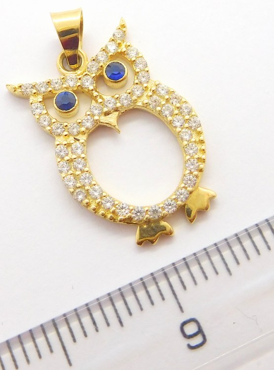 Klenoty Budín Zlatý přívěsek posetý zirkony a modrými safíry - sovička 585/1,65gr HK3020