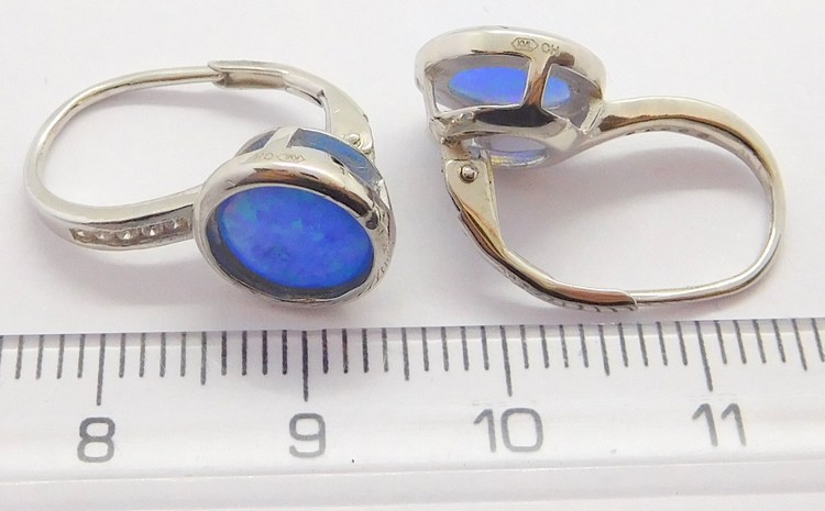 Klenoty Budín Rhodiované stříbrné náušnice s modrými opály 925/1000 030602400004