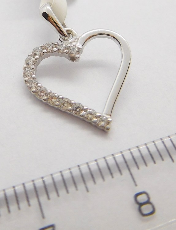 Klenoty Budín - Zlatý přívěsek z bílého zlata se zirkony srdíčko 585/0,73gr HK3254