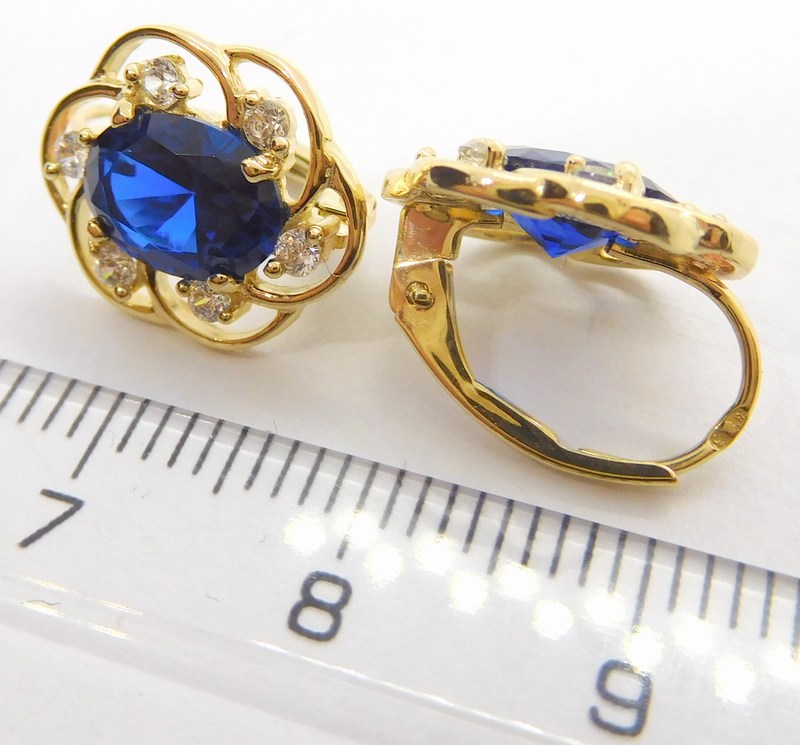 Klenoty Budín Dámské klasické zlaté náušnice s modrými safíry a zirkony 585/2,89gr HK2070