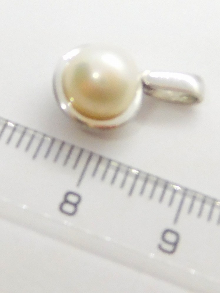 Klenoty Budín Dámské zlatá přívěsek s bílou perlou 585/1,57gr HK3117