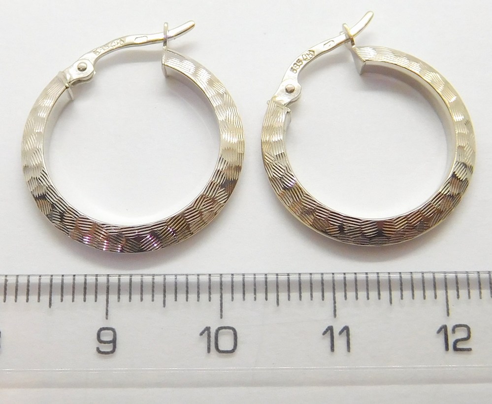 Klenoty Budín Zlaté gravírované náušnice kroužky  z bílého zlata 585/1,69gr HK2157