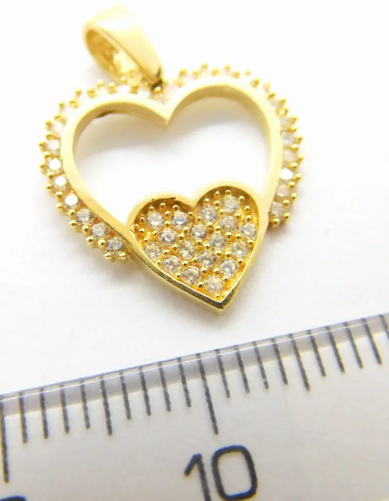 Klenoty Budín Gravírovaný zlatý přívěsek - srdce se zirkony 585/1,14gr GLPYB-33401