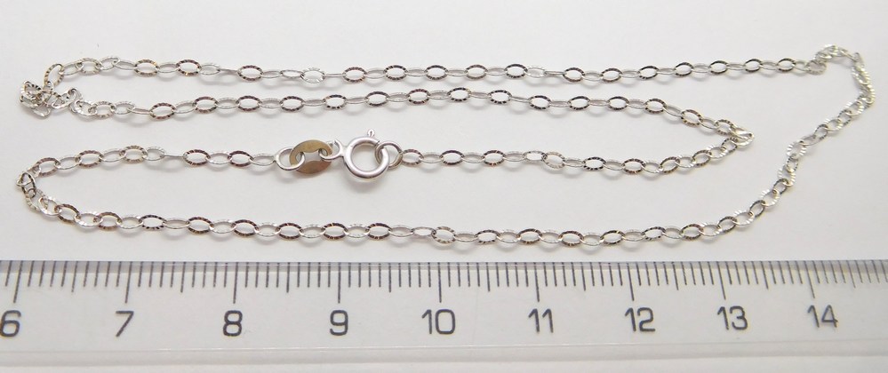 Klenoty Budín Dámský gravírovaný zlatý řetízek z bílého zlata 585/1,07gr 40cm H800