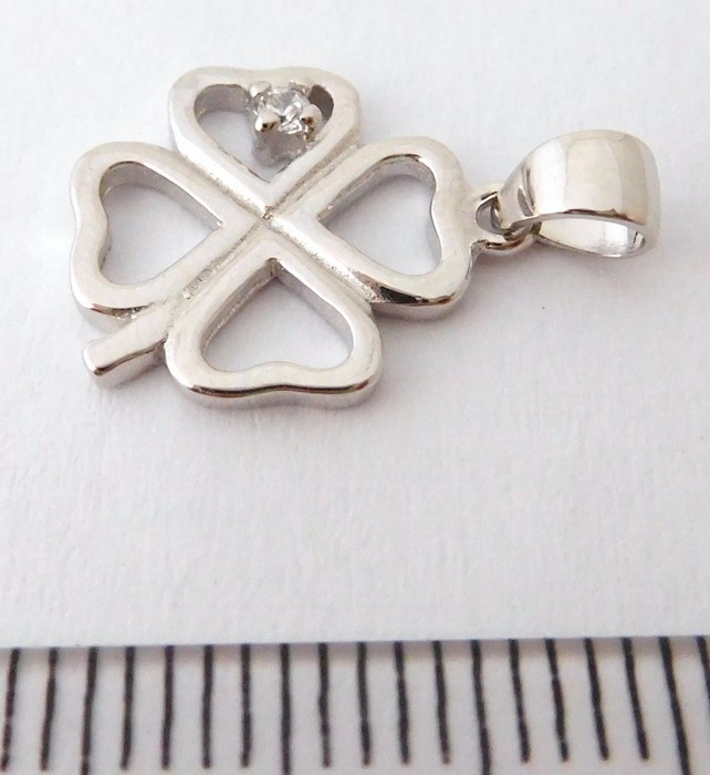 Klenoty Budín Krásný stříbrný přívěšek se zirkony - čtyřlístek 030316200005