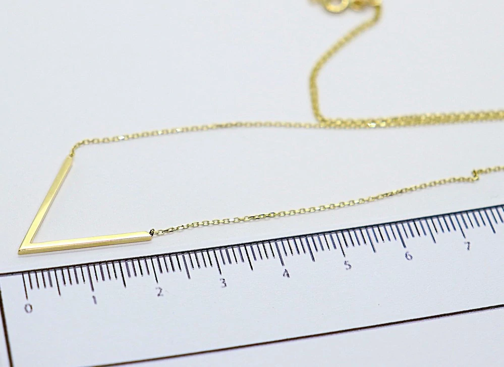 Klenoty Budín Dámský zlatý náhrdelník ze žlutého zlata s přívěskem "V" 585/1,71gr 42+3cm HK4072