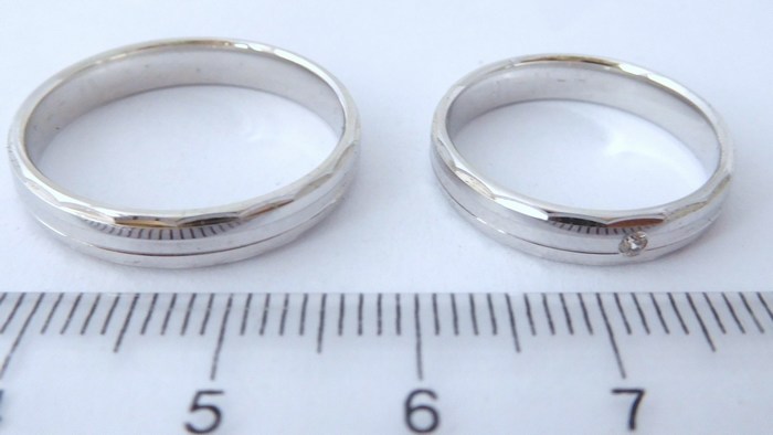 Elegantní zlaté snubní prsteny Couple 585/1000 s diamanty 4N18