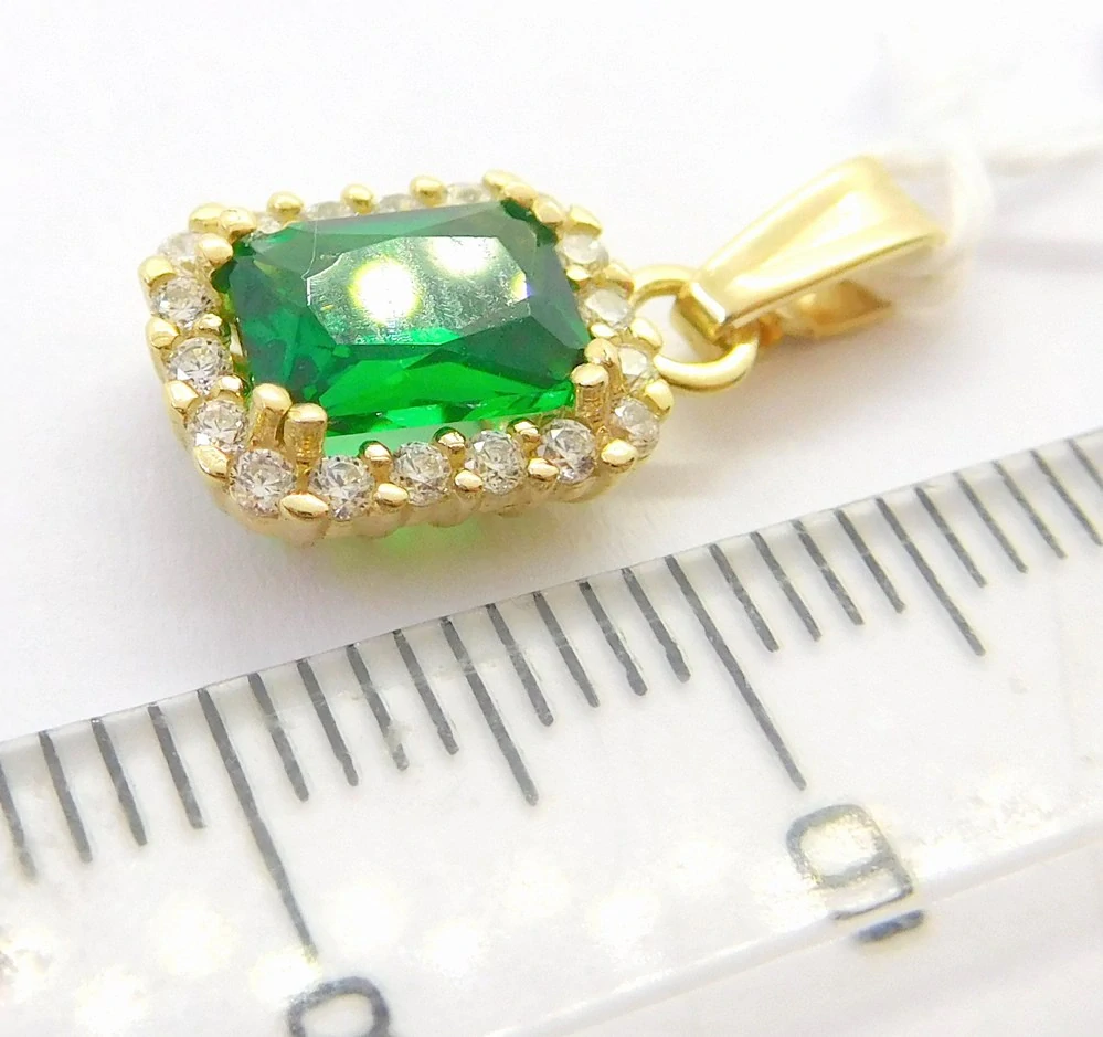 Klenoty Budín Dámský zlatý přívěsek se zirkony a velkým zeleným smaragdem 585/1,21gr HK3263