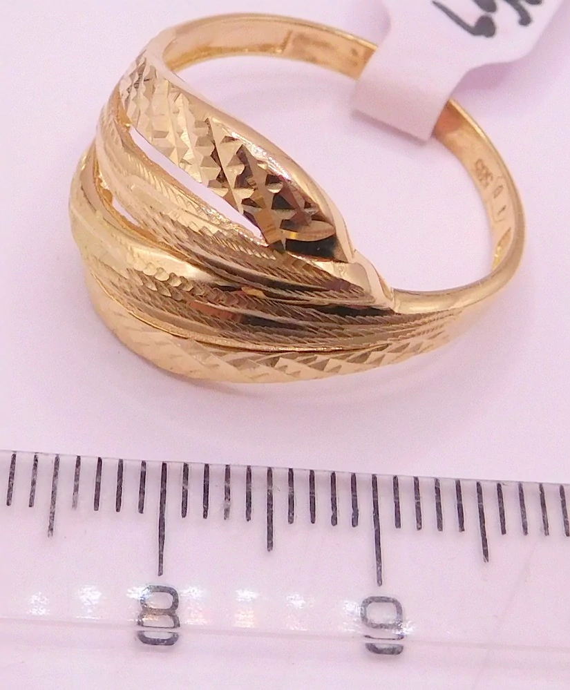 Klenoty Budín Dámský mohutný zlatý prsten s gravírováním 585/3,36gr vel. 64 HK1268