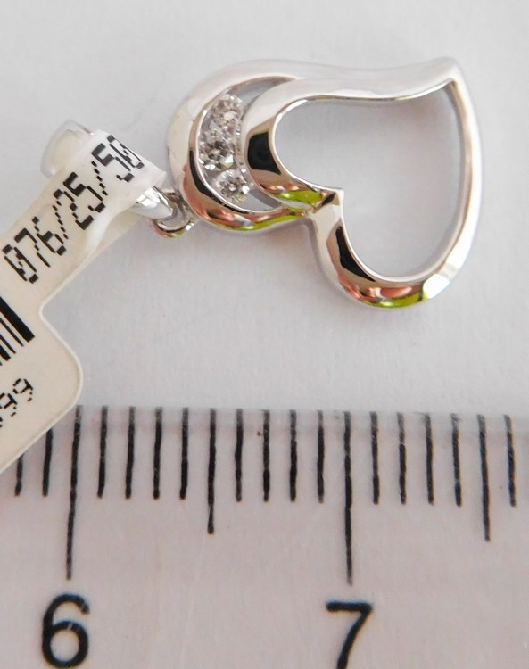 Klenoty Budín Diamantový zlatý přívěsek z bílého zlata - srdíčko s brilianty 585/1,05g 3870085