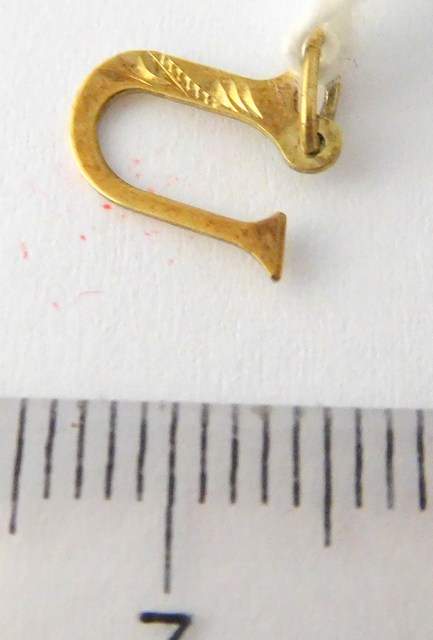 Klenoty Budín Zlatý přívěsek - zlaté gravírované písmenko "U" s jedním zirkonem 585/0,24g F998