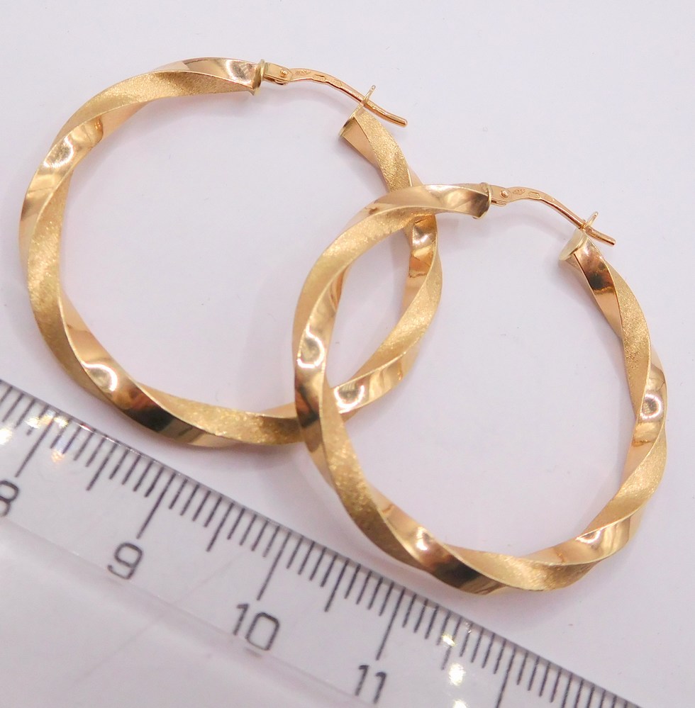 Klenoty Budín Dámské kruhové gravírované zlaté náušnice 3,5cm 585/2,76gr HK2421