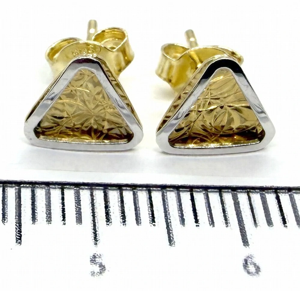 Klenoty Budín Dámské peckové gravírované náušnice z bílého a žlutého zlata na puzetku ryz. 585/1,19gr HK2428