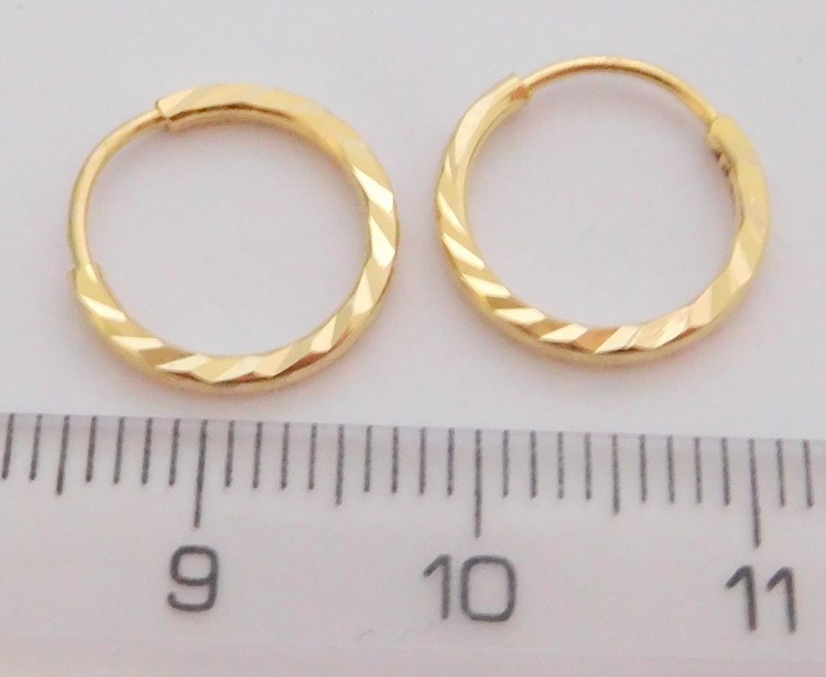 Klenoty Budín Malé gravírované zlaté kruhy ze žlutého zlata (hranaté) - pr. 14mm 585/1,05gr HK2324