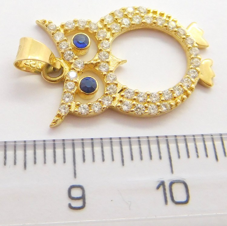 Klenoty Budín Zlatý přívěsek posetý zirkony a modrými safíry - sovička 585/1,65gr HK3020