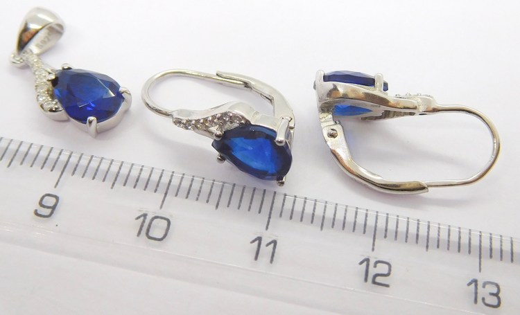 Klenoty Budín Rhodiovaná stříbrná souprava s modrými safíry a zirkony 925/1000 030799400001