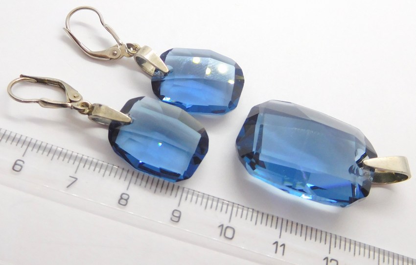 Klenoty Budín Luxusní stříbrná souprava s velkými modrými safíry 925/1000 BS0003